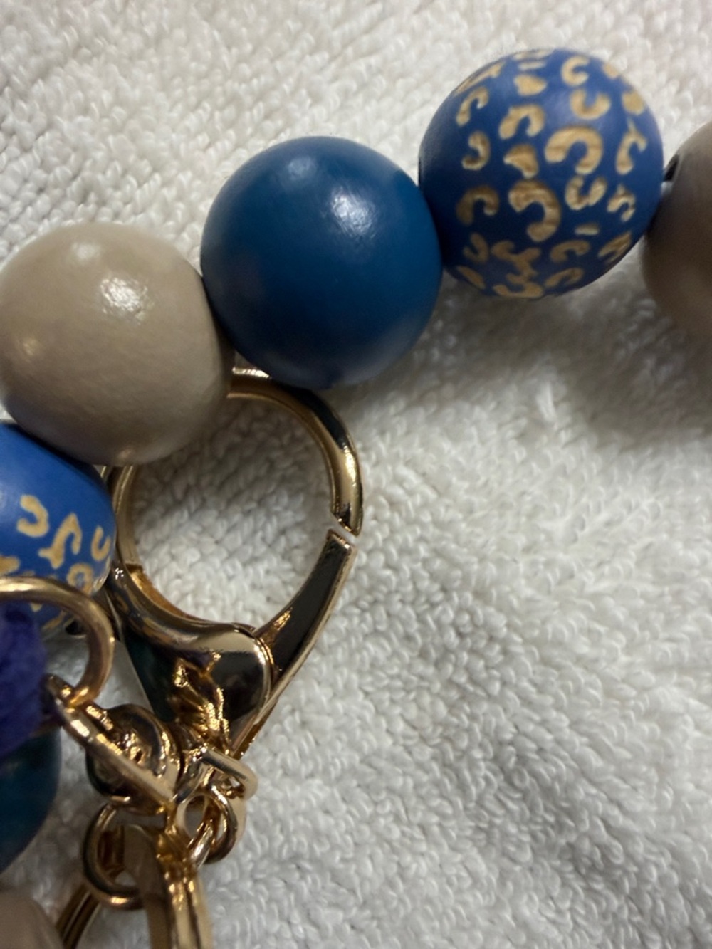 “MAMA”Beaded Keychain Bracelet - Blue Leopard Edition with Blue Tassel - Picture 7 of 8